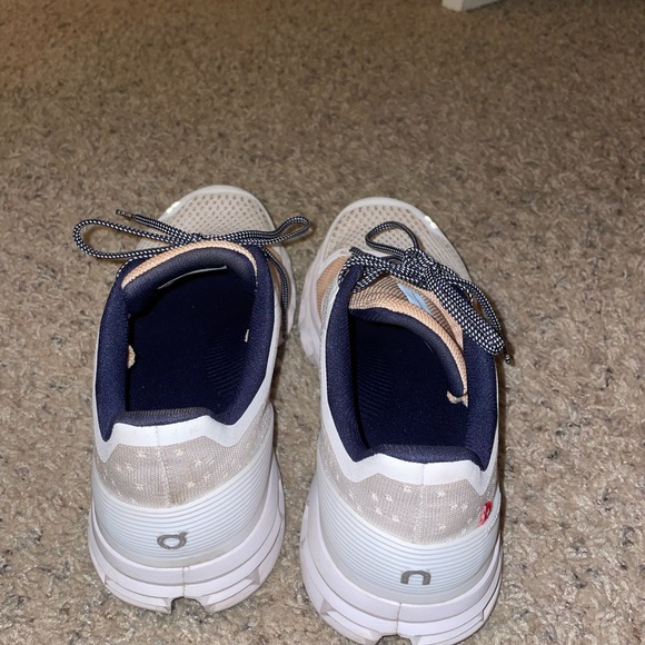 On Running On Clouds - Picture 2 of 5